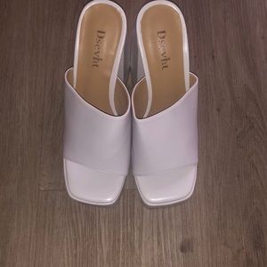WHITE WEDGE HEELS